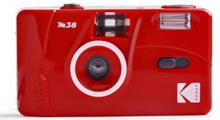 KODAK M38 Flame Scarlet, analogový fotoaparát, fix-focus (1/120s, 31mm / 10.0)